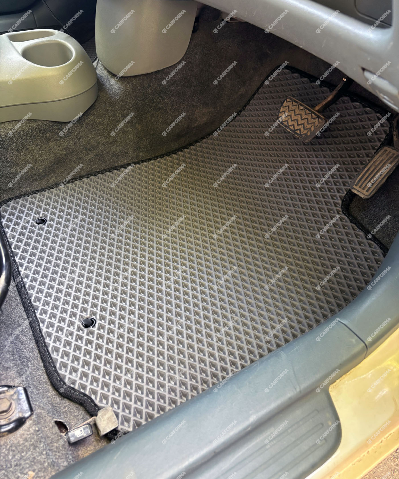 Коврики на Toyota Vitz I 1998&nbsp;-&nbsp;2005 в Химках