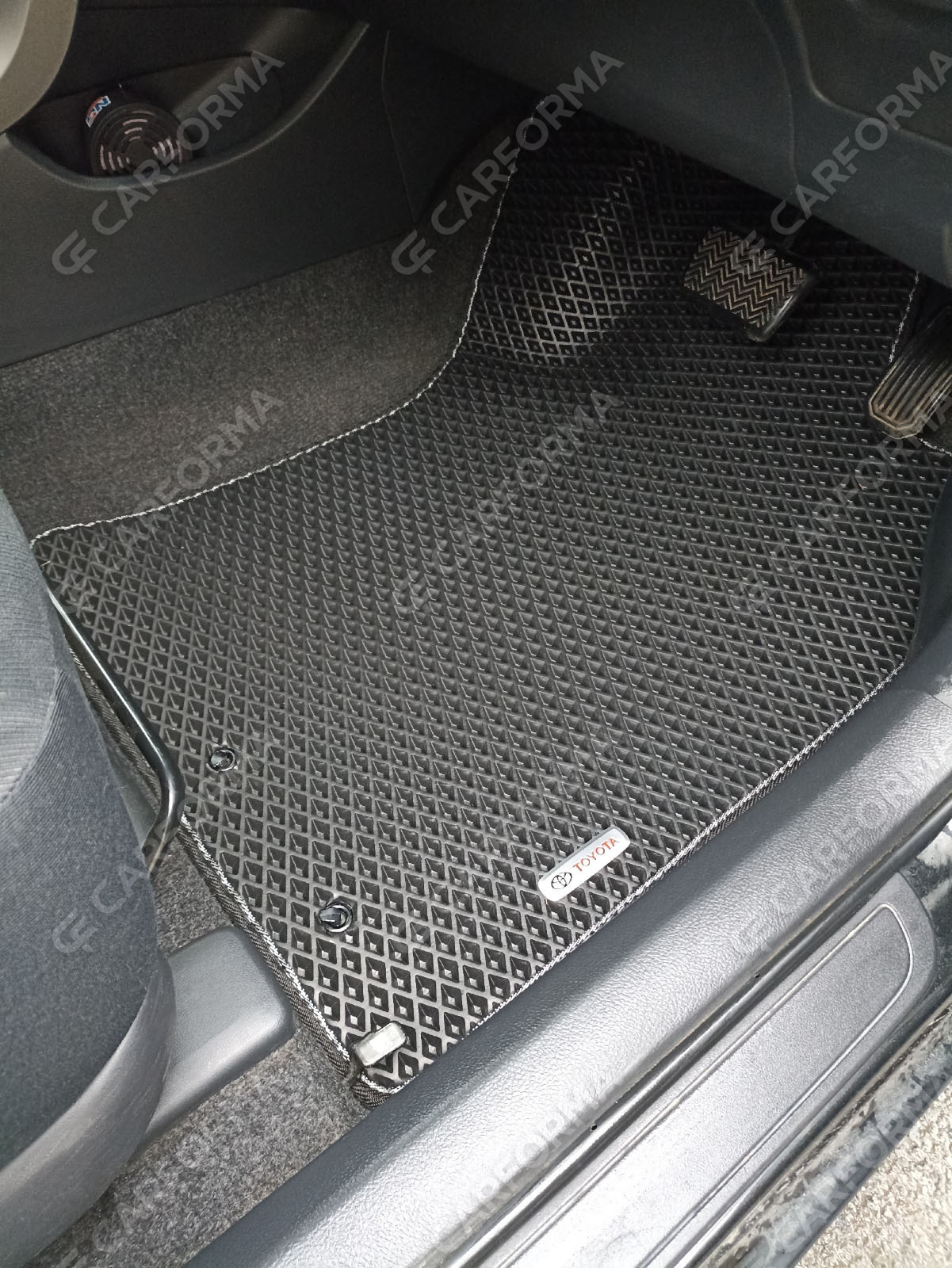 Коврики на Toyota Corolla Fielder (E14) 2006&nbsp;-&nbsp;2012 в Химках